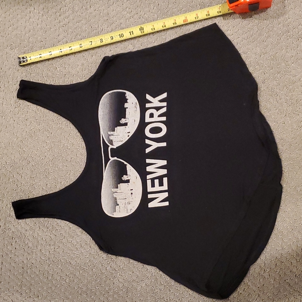 UNIQUE, DISTRESSED New York tank. Sz M